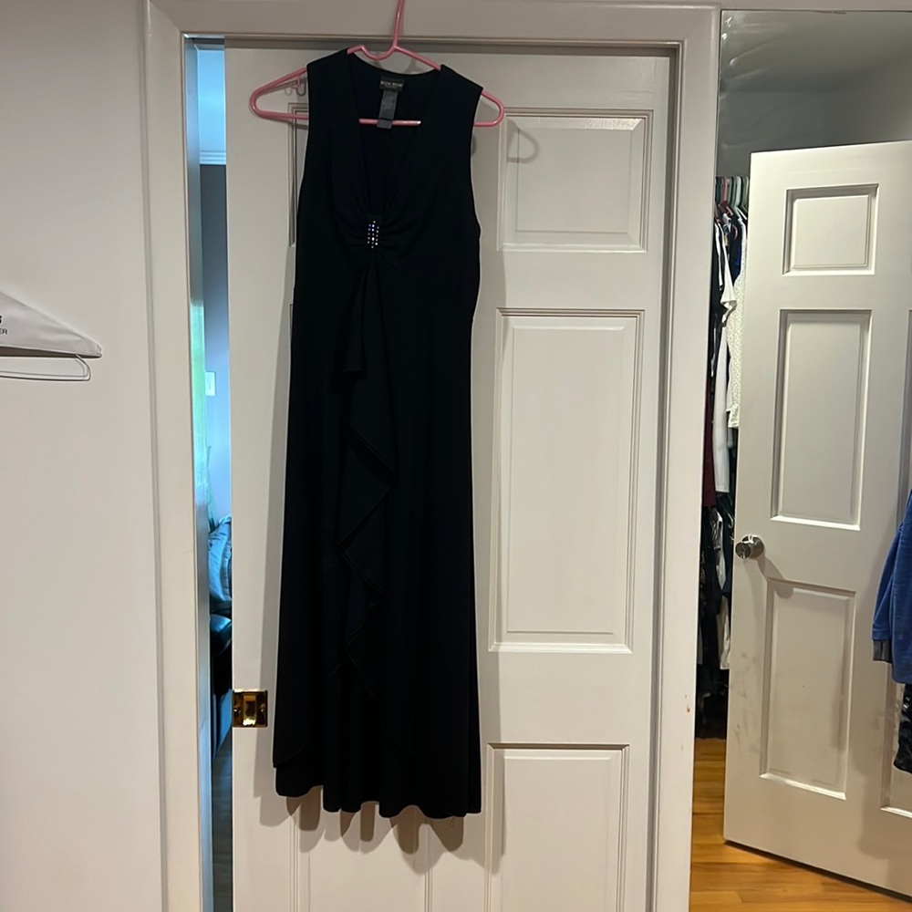 Black cocktail dress. Bisou Bisou size 8. Worn maybe 5 times. Great condition!